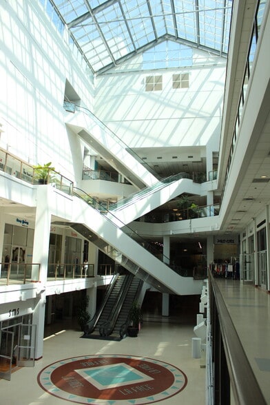 More Photos Of 1458 S San Pedro St, Los Angeles Unknown For Lease