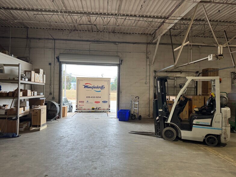 More Photos Of 205 Baldwin Dr, Albany Distribution For Sale