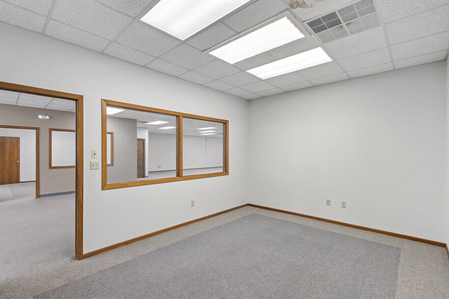 More Photos Of 115 E Conant St, Portage Office For Sale