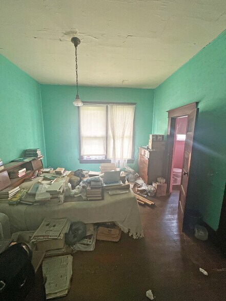 More Photos Of 1001 Crawford St, Tilden Specialty For Sale