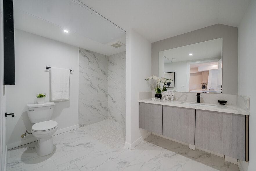More Photos Of 7018 Alabama Ave, Canoga Park Apartments For Sale