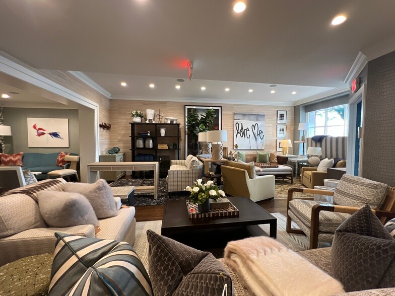 More Photos Of 21 South Ave, New Canaan Storefront Retail Office For Lease