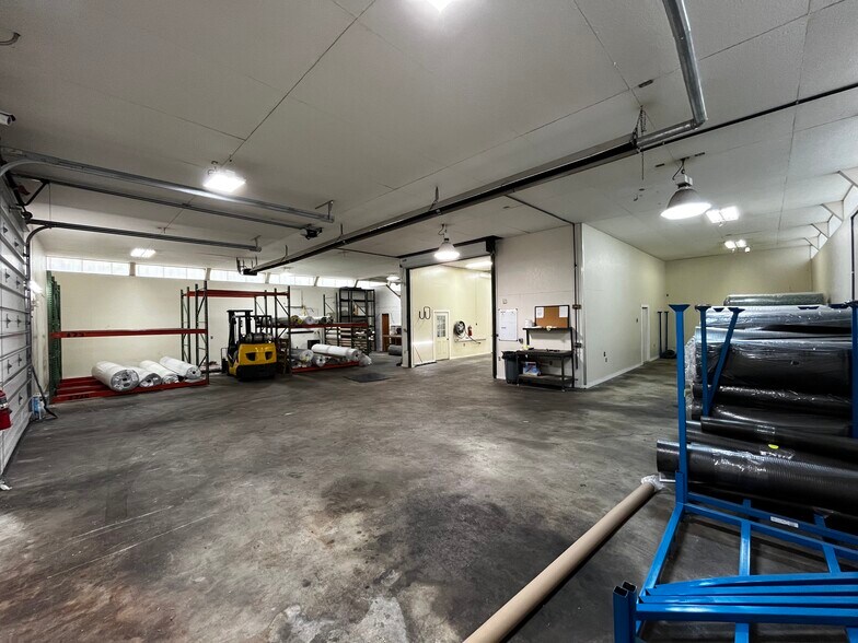 More Photos Of 529 32nd St, Parkersburg Warehouse For Lease