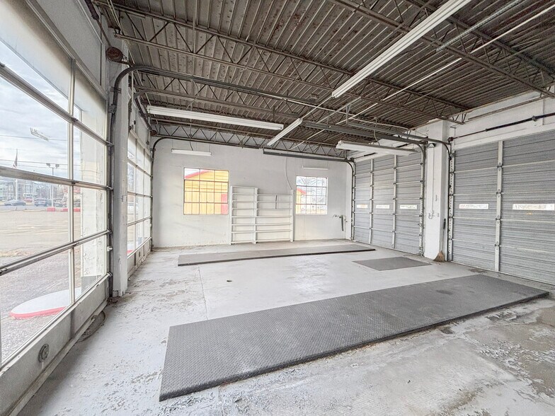 More Photos Of 507 S 12th St, Murray Flex For Sale