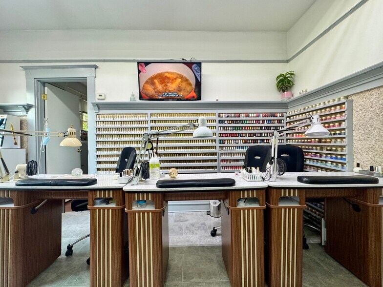 More Photos Of 1405 NE Broadway St, Portland Storefront Retail Office For Lease