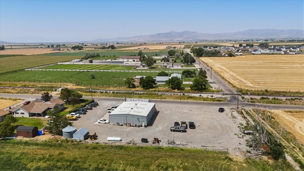 More Photos Of 9975 6400 w, Tremonton Office For Sale