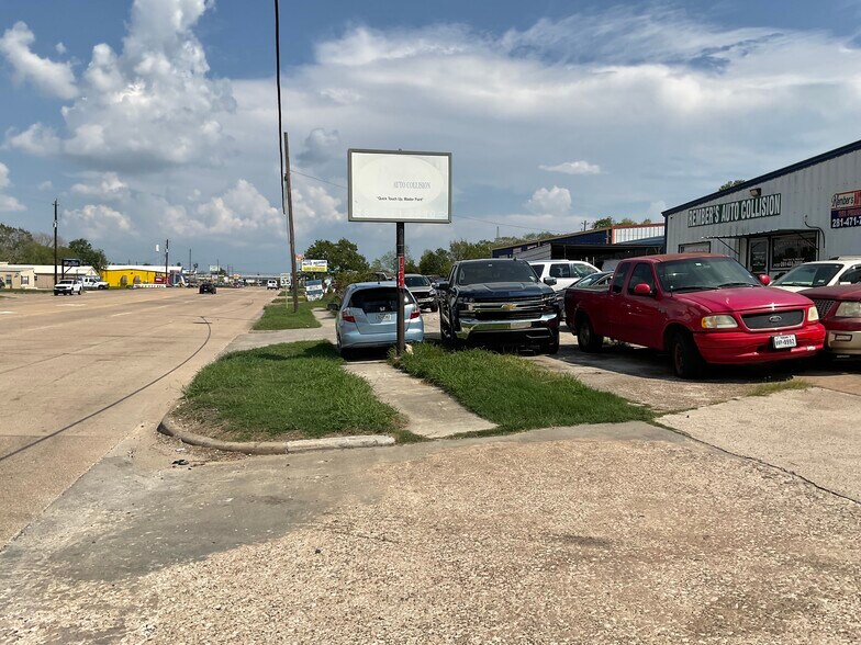 More Photos Of 1517 W Main St, La Porte Auto Repair For Sale