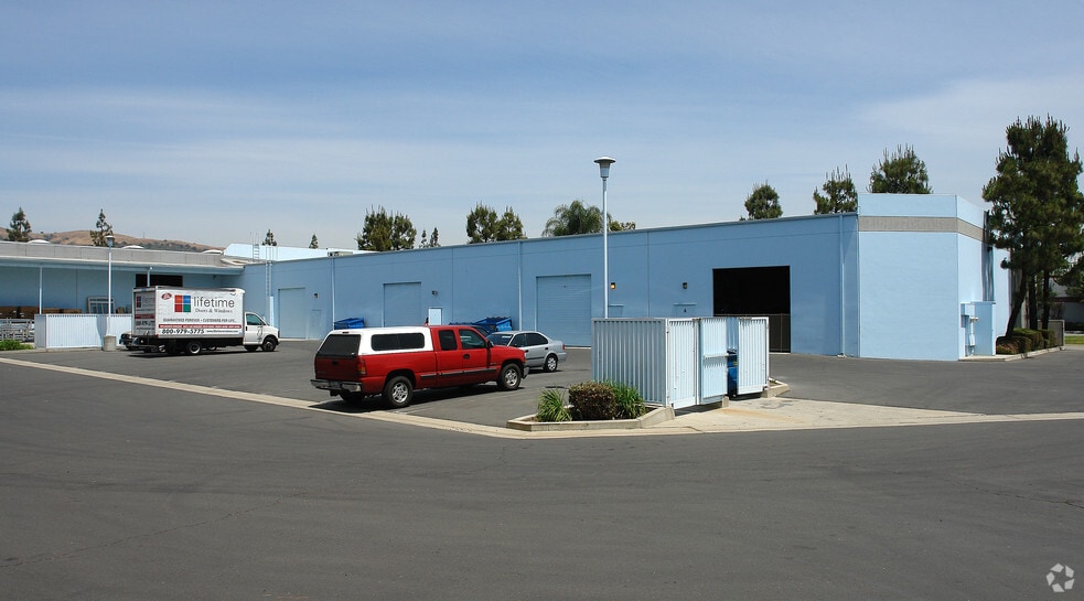 More Photos Of 499 Nibus, Brea Distribution For Lease