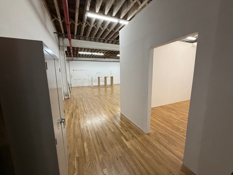 More Photos Of 349-359 Scholes St, Brooklyn Warehouse For Lease