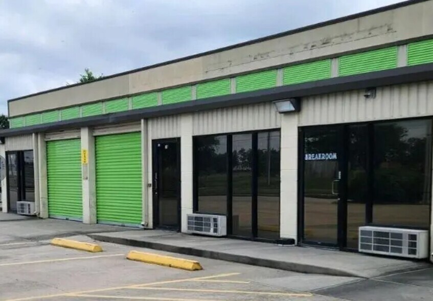 More Photos Of 802 E Richey Rd, Houston Self Storage For Lease