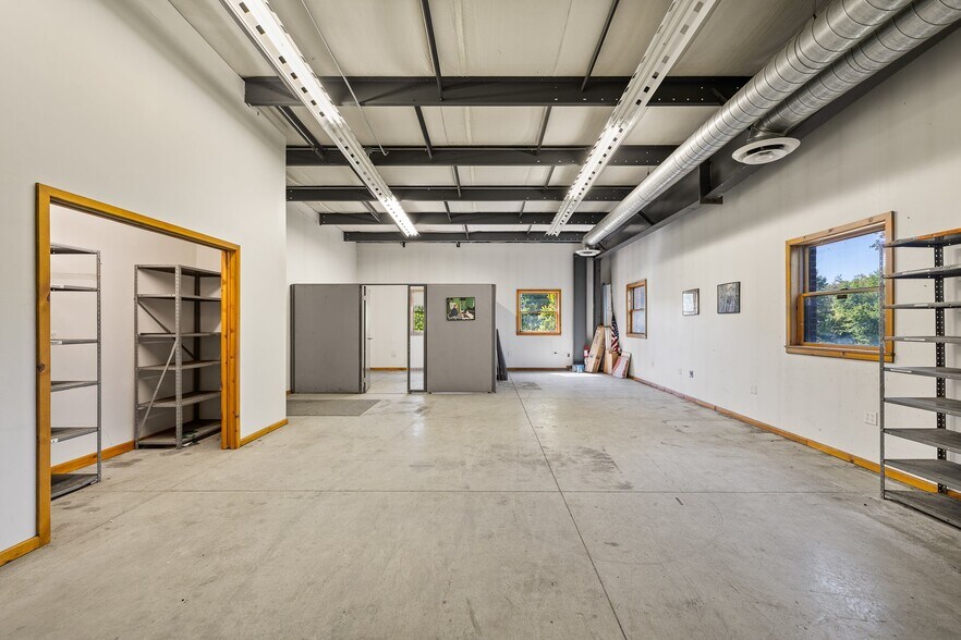 More Photos Of 9505 Emahiser rd, Caledonia Distribution For Sale