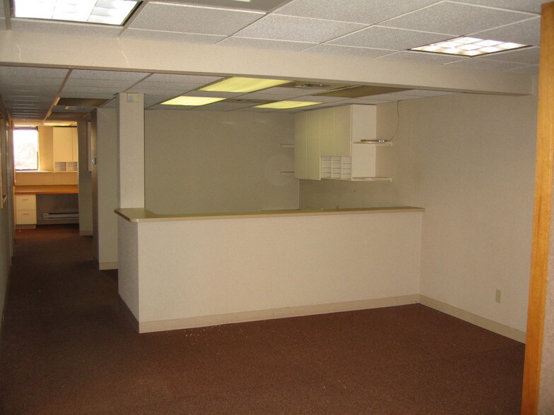 More Photos Of 7 Thompson Rd, East Windsor Light Manufacturing For Lease