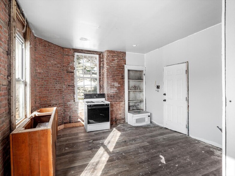 More Photos Of 134 Steuben St, Pittsburgh Restaurant For Sale