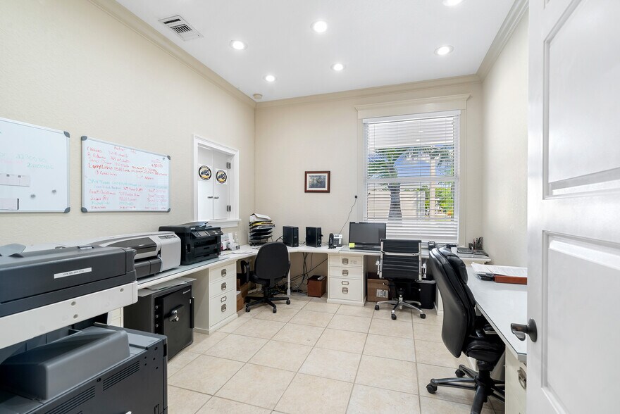 More Photos Of 102920 Overseas Hwy, Key Largo Office Residential For Sale