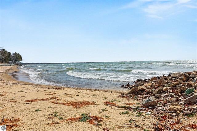 More Photos Of 1100 E Bay St, East Tawas Hotel For Sale