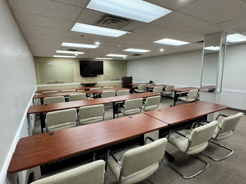 More Photos Of 575 E Big Beaver Rd, Troy Office For Sale