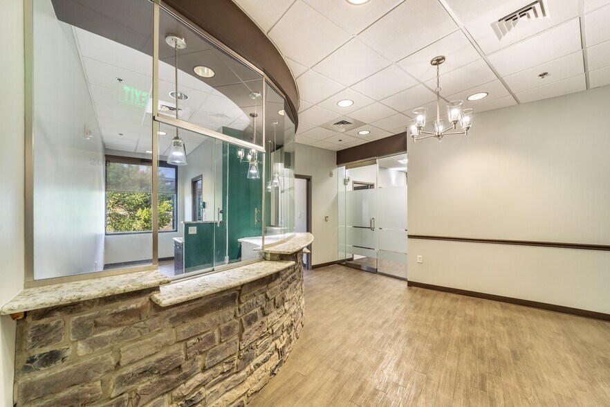 More Photos Of 250 E Basse Rd, San Antonio Medical For Lease