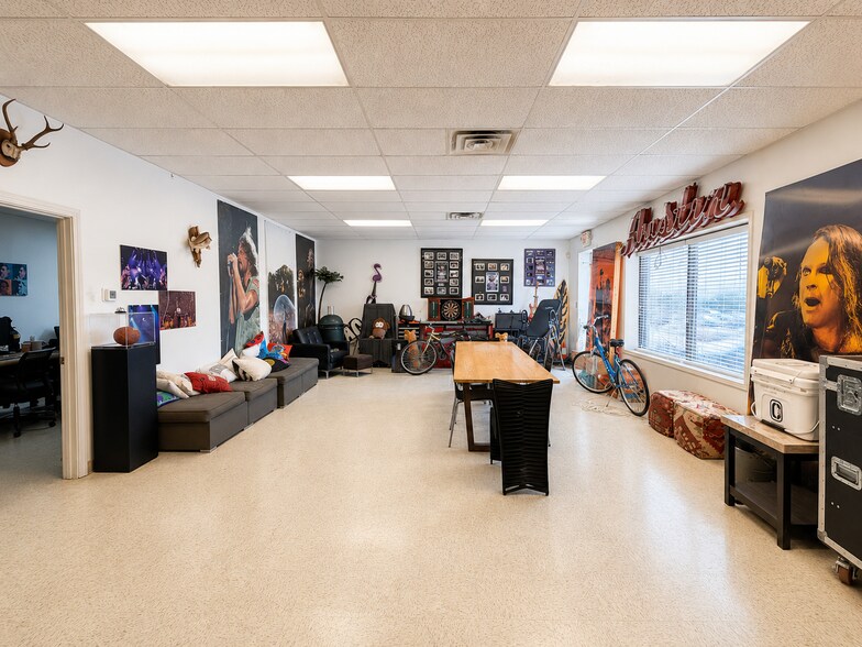More Photos Of 3814 Woodbury Dr, Austin Warehouse For Lease