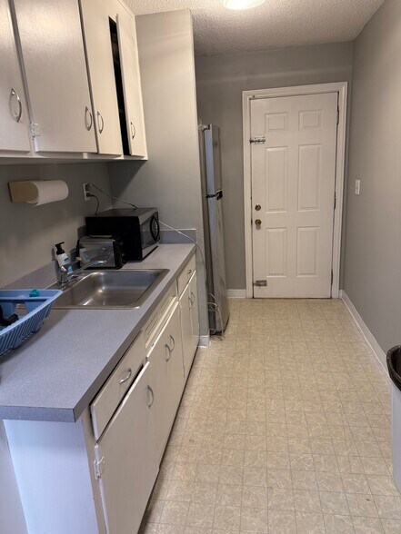 More Photos Of 307 W Antrim Dr, Greenville Medical For Lease