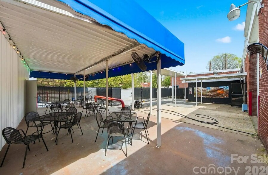 More Photos Of 47 Duke St, Granite Falls Bar For Sale