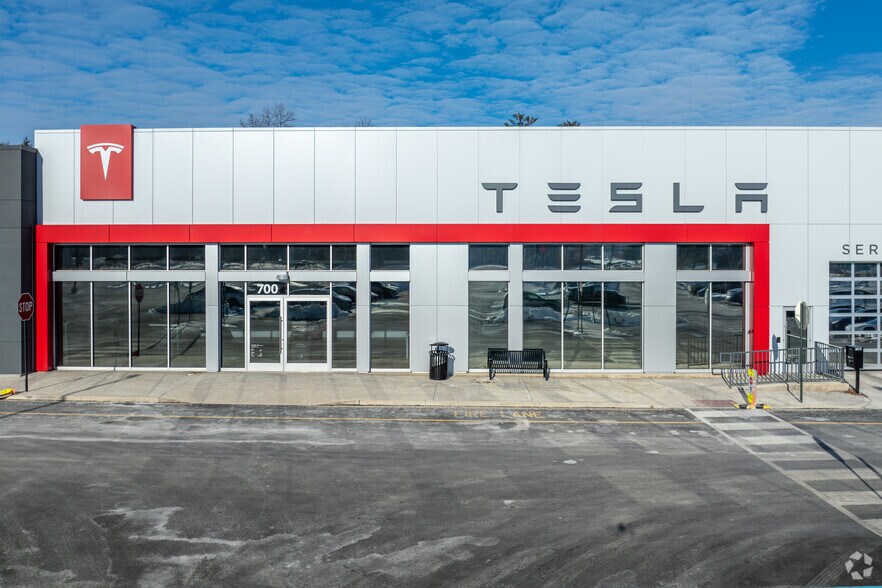 More Photos Of 700 York Rd, Warminster Township Auto Dealership For Sale