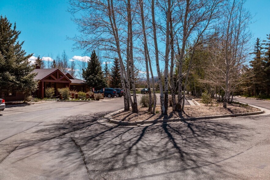 More Photos Of 700 Bitner Rd, Park City Office For Sale