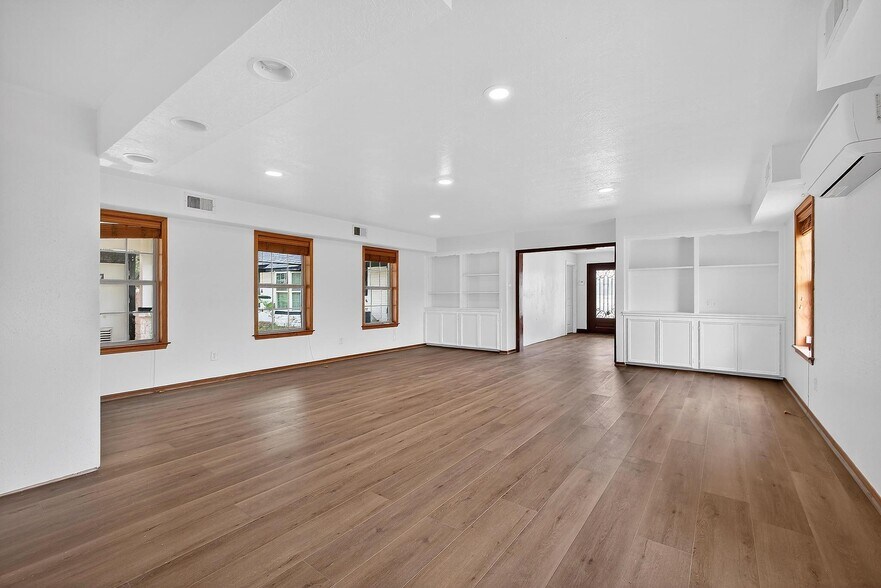 More Photos Of 10706 Gaston Rd, Katy Specialty For Lease