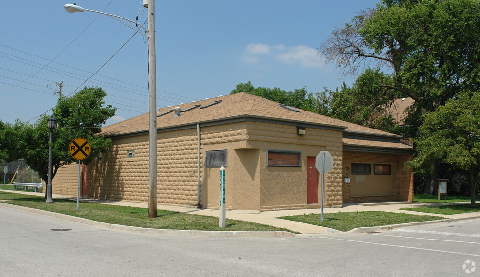 Primary Photo Of 248 Sawyer Ave, La Grange Schools For Sale