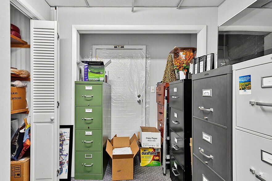 More Photos Of 7102 E Pendleton Pike, Indianapolis Office For Sale