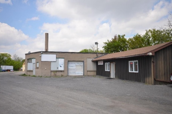 More Photos Of 426 Dolph St N, Cambridge Warehouse For Sale