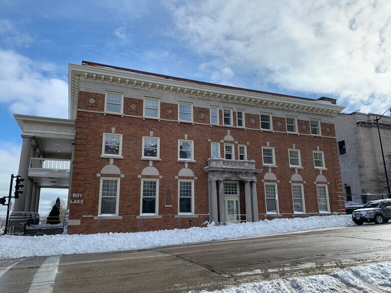 More Photos Of 601 Lake Ave, Racine Office For Sale