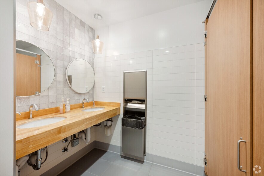 More Photos Of 4444 W Lakeside Dr, Burbank Loft Creative Space For Lease