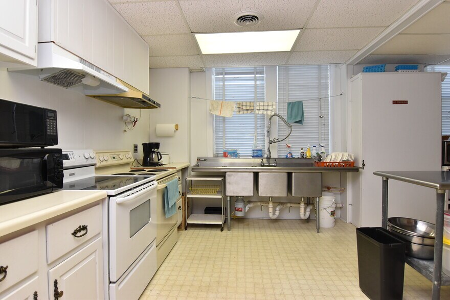 More Photos Of 125 Causey Ave, Milford Office For Sale