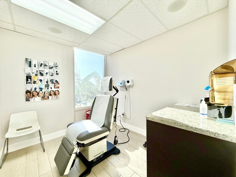 More Photos Of 12550 Biscayne Blvd, North Miami Medical For Sale