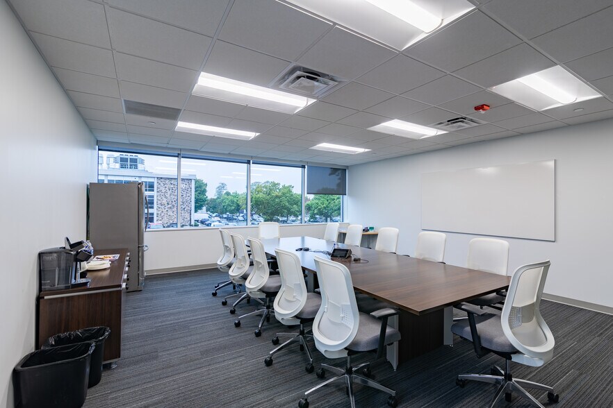 More Photos Of 727 Norristown Rd, Lower Gwynedd Research And Development For Lease