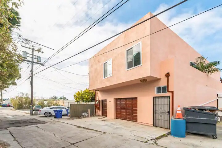 More Photos Of 5639 La Jolla Blvd, La Jolla Storefront Retail Residential For Sale