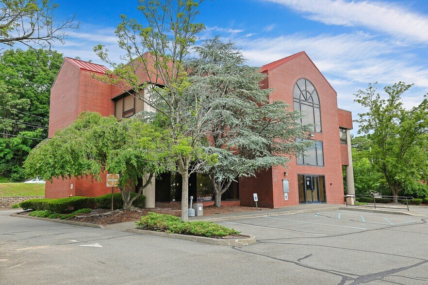 More Photos Of 1-3 Cavalry Dr, New City Storefront Retail Office For Lease