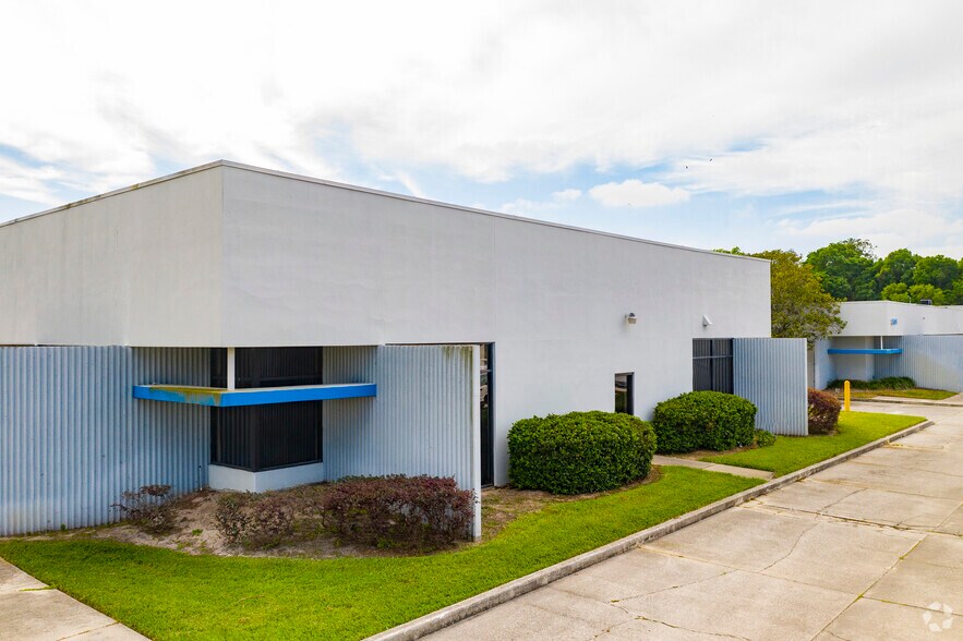 More Photos Of 8402 Laurel Fair Cir, Tampa Unknown For Lease