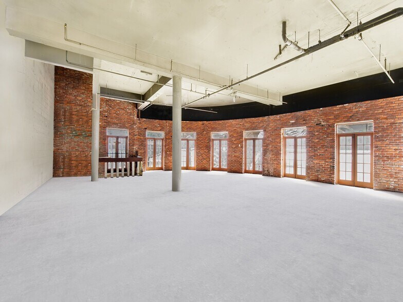 More Photos Of 900 Sunrise Ln, Fort Lauderdale Bar For Sale