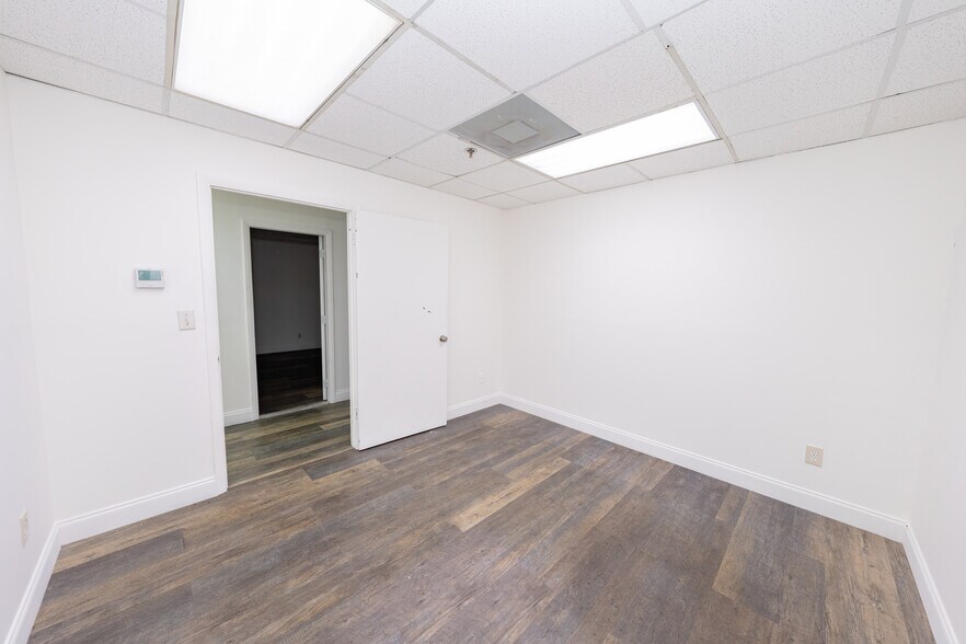 More Photos Of 4095 N 28th Way, Hollywood Warehouse For Lease