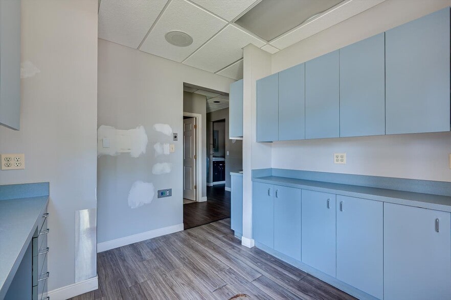 More Photos Of 2412 Plainfield Ave, South Plainfield Office For Sale
