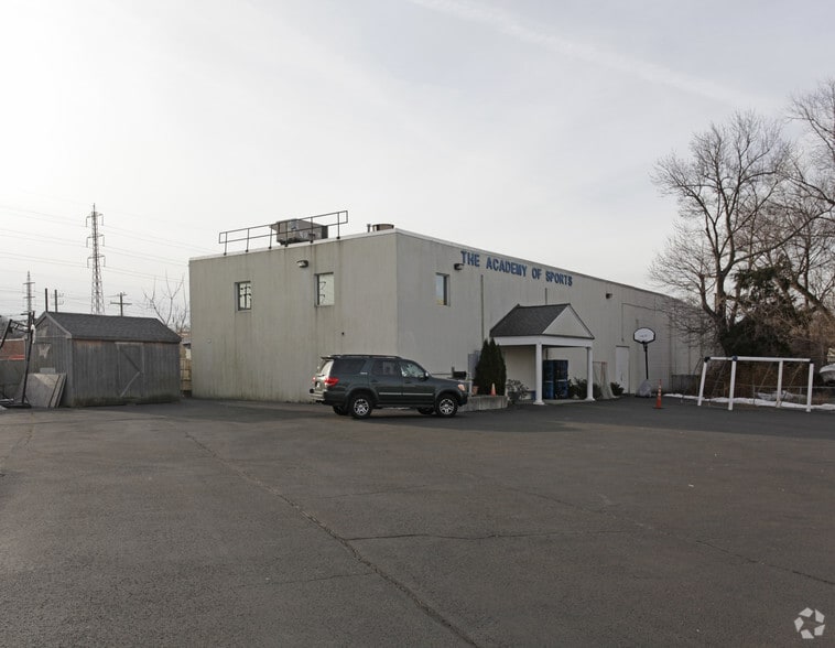 Primary Photo Of 55 Crescent St, Stamford Warehouse For Sale