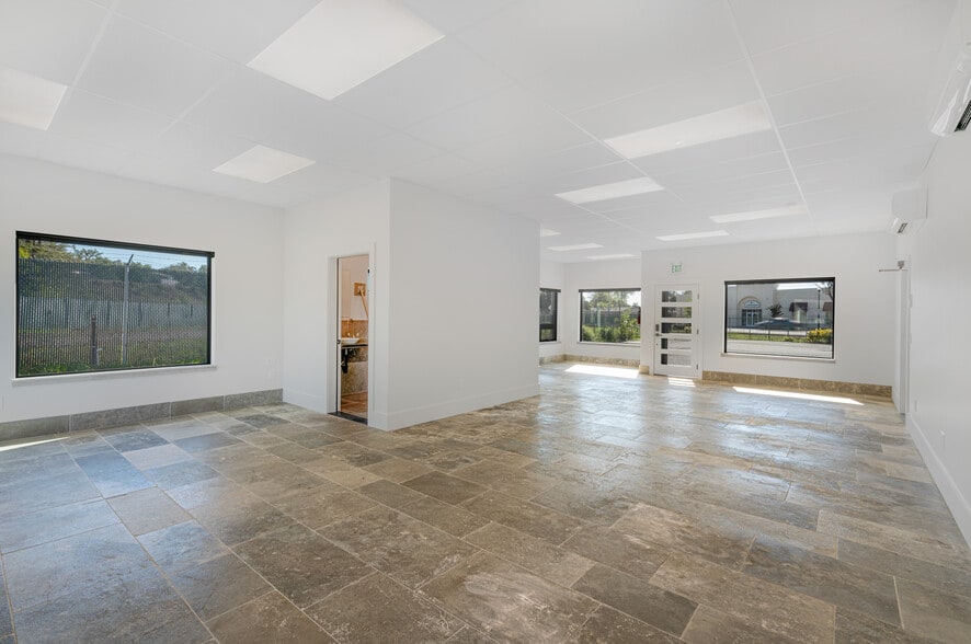 More Photos Of 10342 Old Redwood Hwy, Windsor Warehouse For Sale