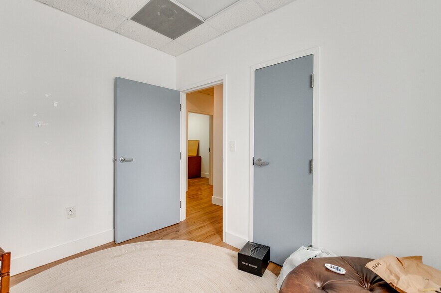 More Photos Of 16945 General Puller Hwy, Deltaville Office For Sale