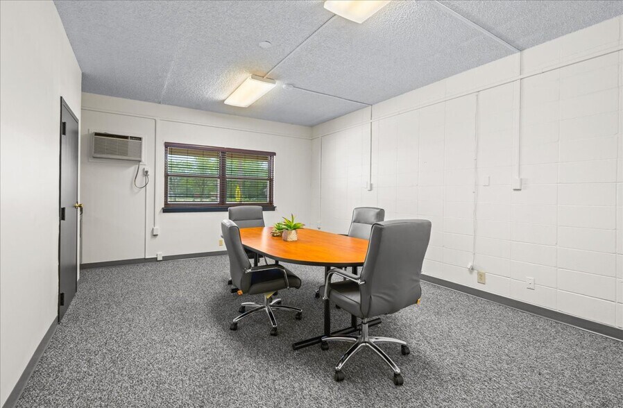 More Photos Of 2406 Fowler Ave, Omaha Office For Sale