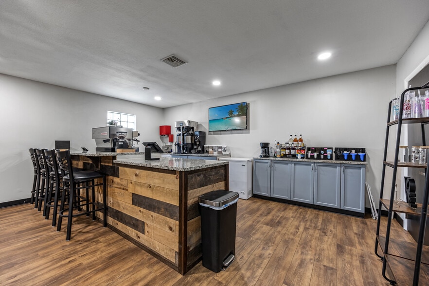 More Photos Of 2787 Aurora Rd, Melbourne Freestanding For Sale