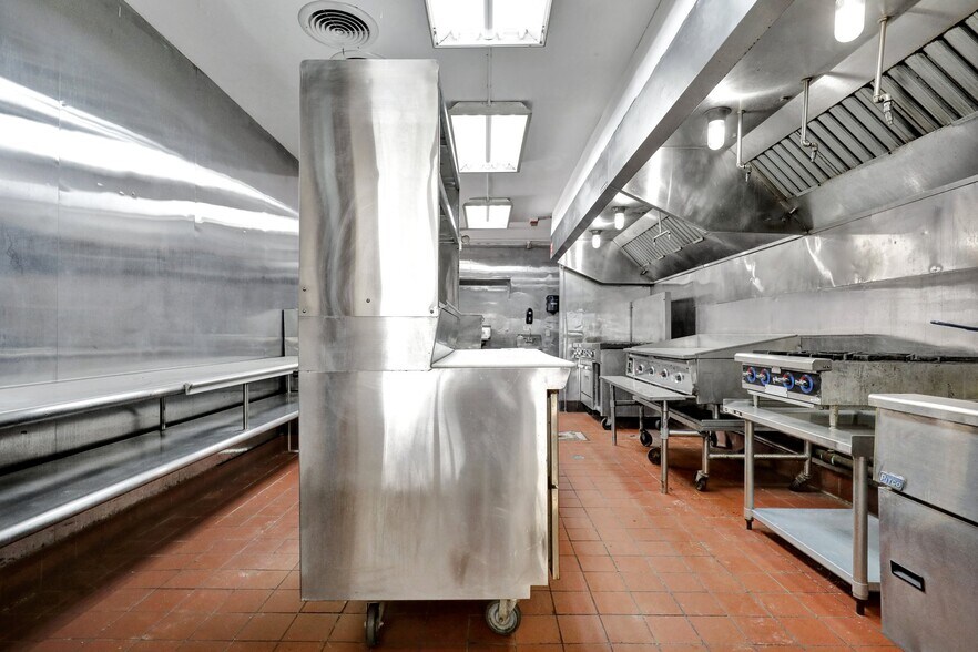 More Photos Of 323 S Main St, Eaton Rapids Freestanding For Sale