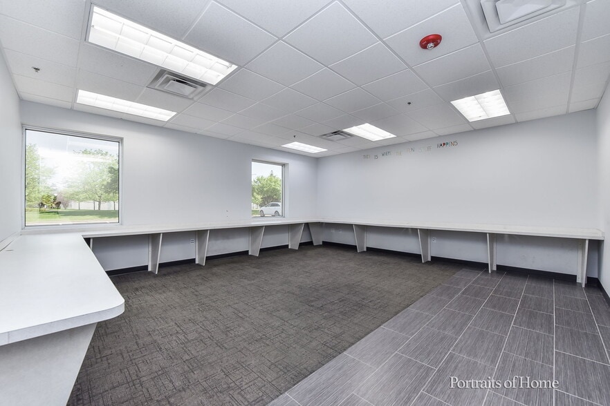 More Photos Of 1585 Beverly Ct, Aurora Warehouse For Sale