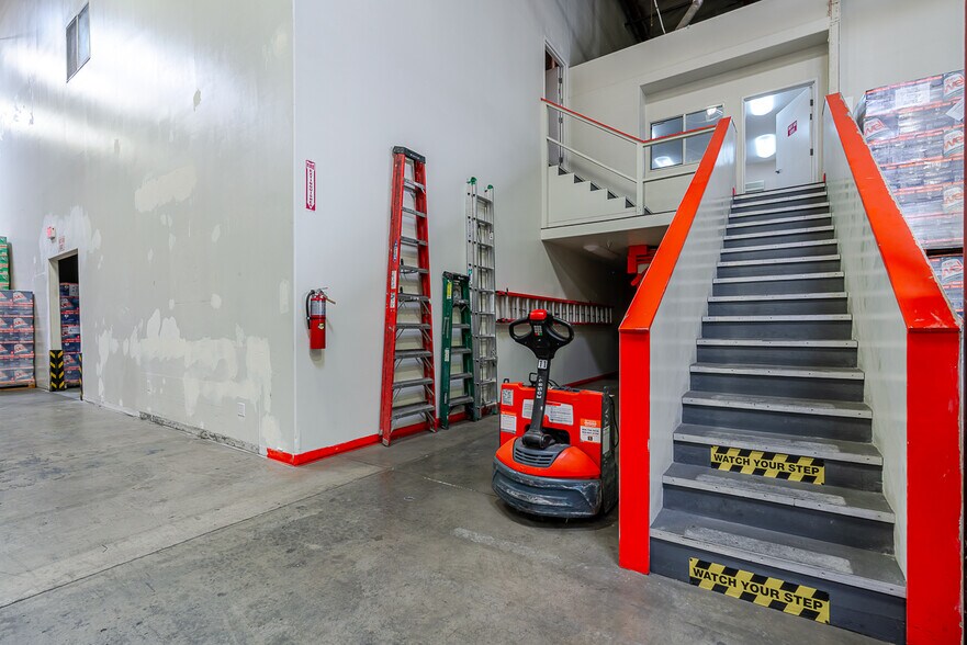 More Photos Of 9142 Independence Ave, Chatsworth Manufacturing For Sale