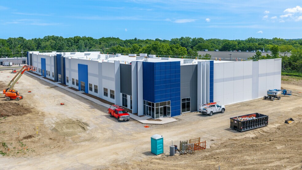 More Photos Of 1 Wolf Creek Pike, Dayton Unknown For Lease